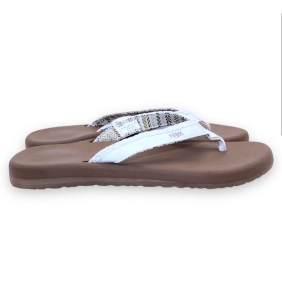 Flojos Women's Flip Flops | Various Sizes: 6, 9 | Brown Ivory Tan | $12.00 - Picture 1 of 6
